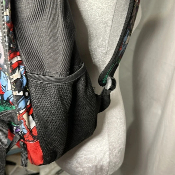 colorful Marvel Comics 18" backpack - Picture 3 of 4